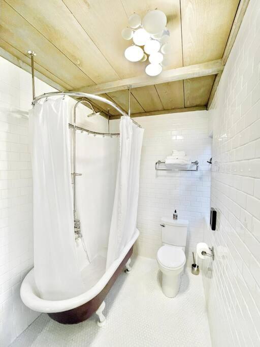 Occidental Modern House W. Fast Internet In 1 Acre Land 빌라 외부 사진